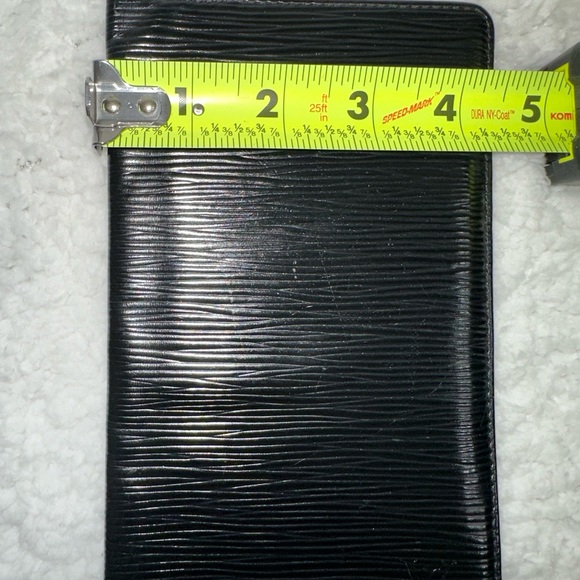 Authentic Louis Vuitton long Epi bifold wallet - Picture 16 of 16